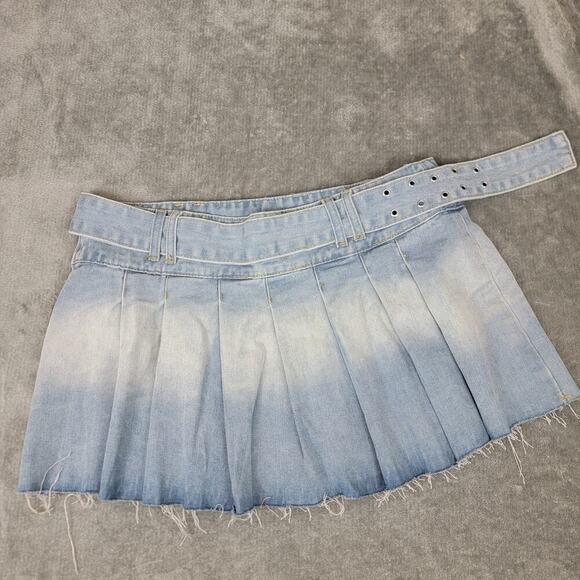 Fashion Nova Mini Skirt Women's XL  Pleated Light Wash Denim Frayed y2k - Picture 5 of 9